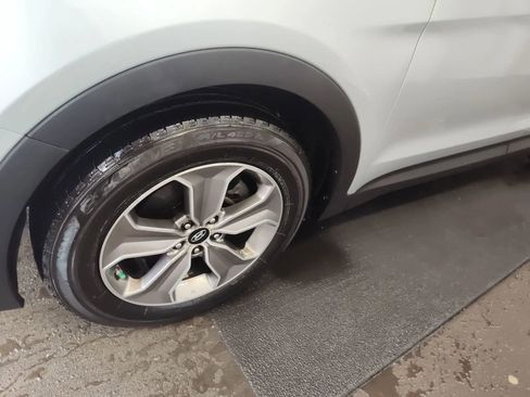 Used 2013 Hyundai Santa Fe GLS image 8