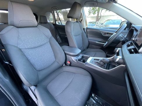 Used 2025 Toyota RAV4 XLE image 36