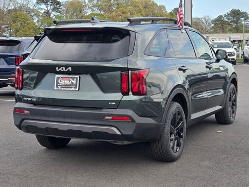 Used 2023 Kia Sorento S w/ Panoramic Sunroof Package AWD/4WD image 4