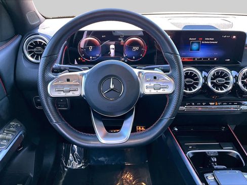 Used 2023 Mercedes-Benz GLB 250 4MATIC image 5