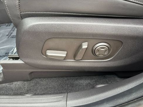 Used 2026 Kia Carnival FWD image 23