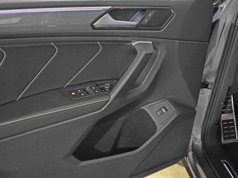 Used 2024 Volkswagen Tiguan SE R-Line image 14