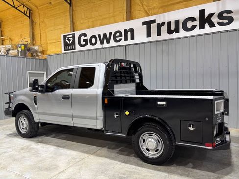 Used 2022 Ford F250 XL w/ Power Equipment Group image 5