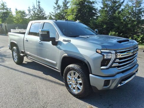 Used 2026 Chevrolet Silverado 2500 High Country w/ High Country Premium Package AWD/4WD image 3