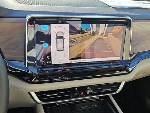 New 2026 Volkswagen Atlas SE image 17