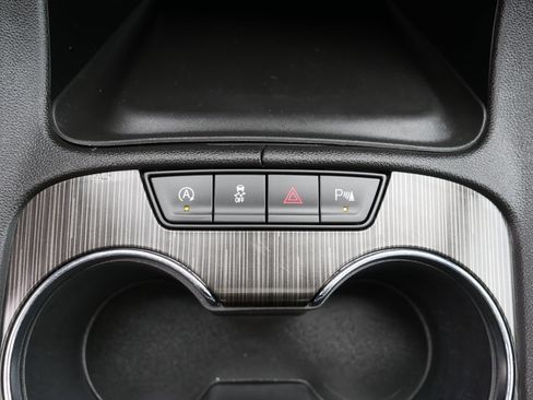 Used 2023 GMC Acadia SLT w/ Preferred Package image 32