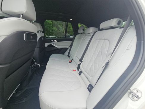 Used 2026 BMW X5 sDrive40i w/ M Sport Package image 18