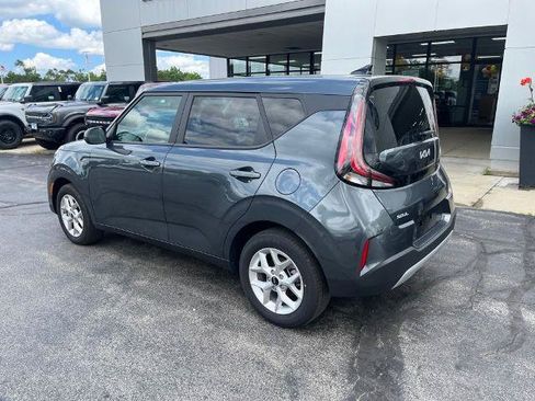 Used 2025 Kia Soul LX w/ LX Technology Package FWD image 4
