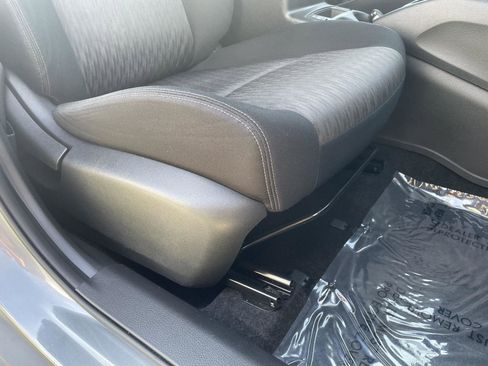 Used 2019 Nissan Rogue SV image 12