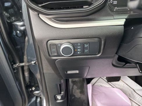 Used 2022 Ford Explorer XLT image 19