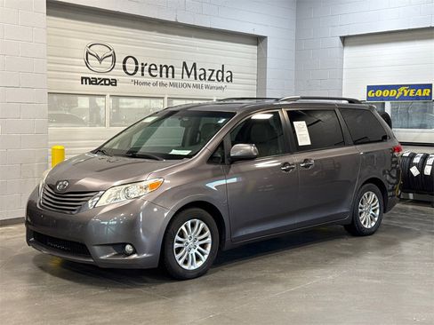 Used 2011 Toyota Sienna XLE image 1