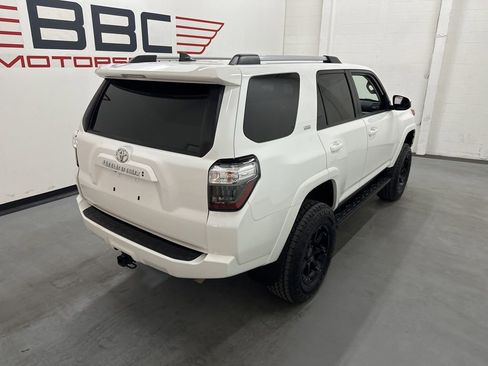 Used 2022 Toyota 4Runner SR5 AWD/4WD image 5
