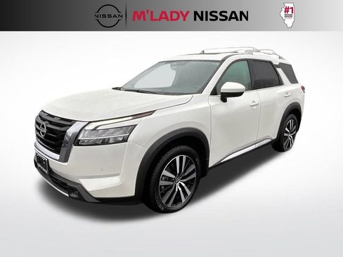 Used 2023 Nissan Pathfinder Platinum w/ Cargo Package image 4