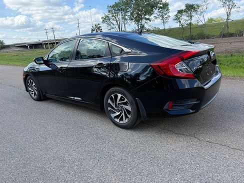 Used 2017 Honda Civic EX image 2