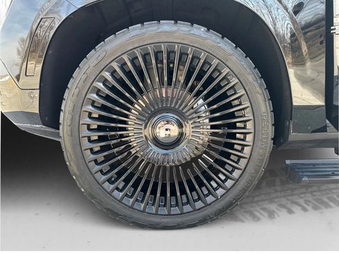 Used 2025 GMC Yukon XL AT4 Ultimate image 28