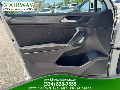 Used 2023 Volkswagen Tiguan SE AWD/4WD image 25