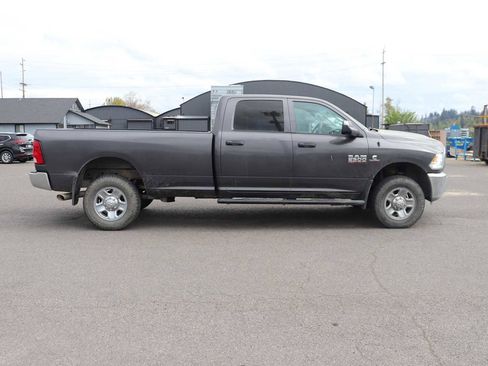 Used 2018 RAM 2500 Tradesman w/ Chrome Appearance Group image 4