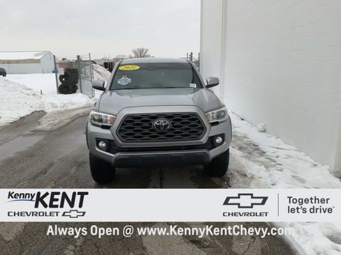 Used 2021 Toyota Tacoma TRD Off-Road image 5