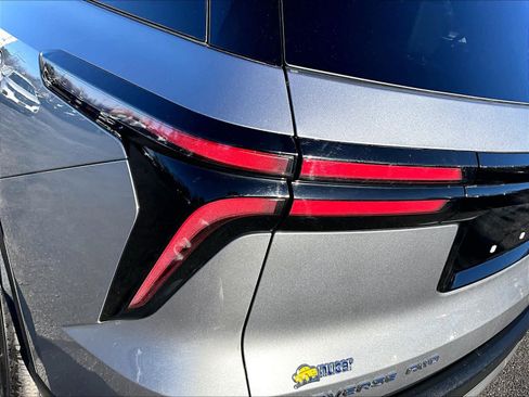 Used 2025 Chevrolet Traverse LT image 33