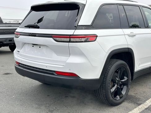 Used 2023 Jeep Grand Cherokee Altitude image 43