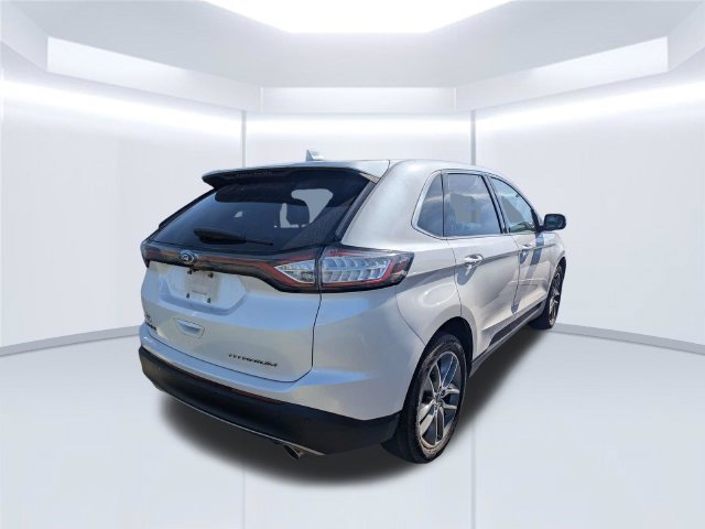 Used 2017 Ford Edge Titanium w/ Equipment Group 301A FWD image 4