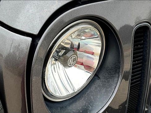 Used 2016 Jeep Wrangler Unlimited Sahara image 30