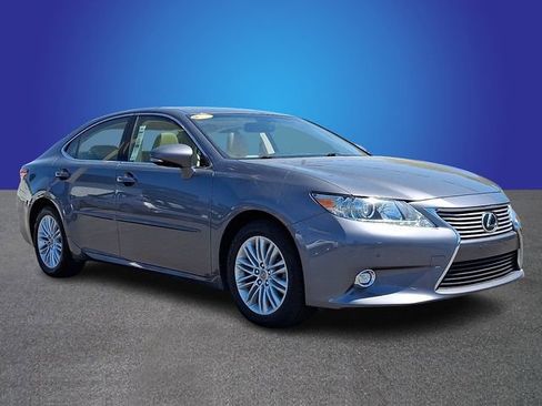 Used 2015 Lexus ES 350 w/ Luxury Package FWD image 3