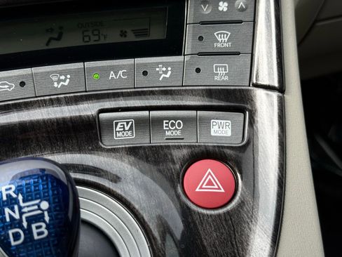 Used 2013 Toyota Prius Two image 41