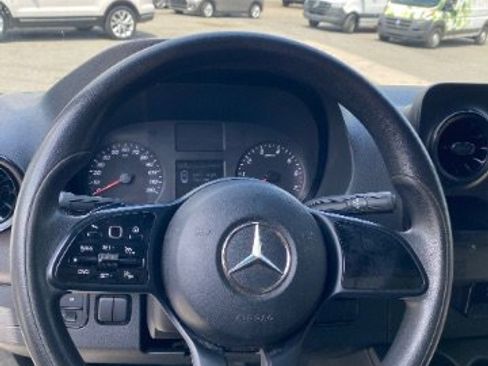 Used 2019 Mercedes-Benz Sprinter 2500 image 24