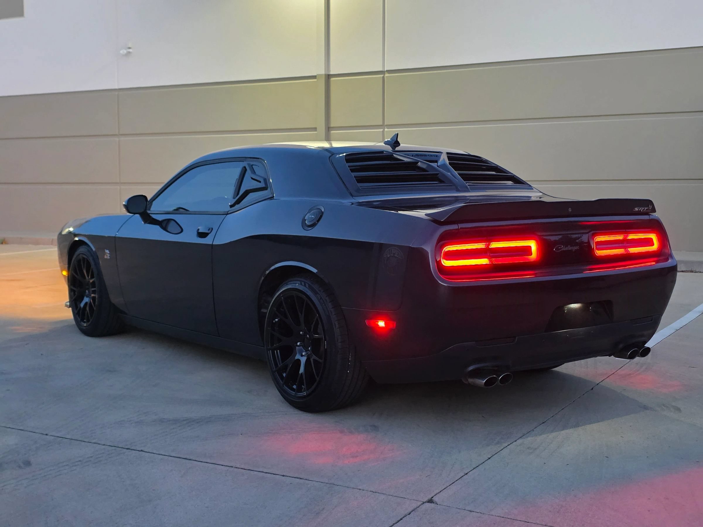 Used 2016 Dodge Challenger R/T Scat Pack w/ Leather Interior Group RWD image 7
