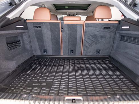 Used 2022 Audi Q8 Premium image 17