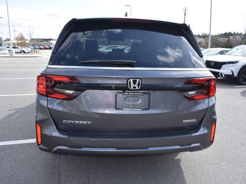 New 2026 Honda Odyssey Touring image 8
