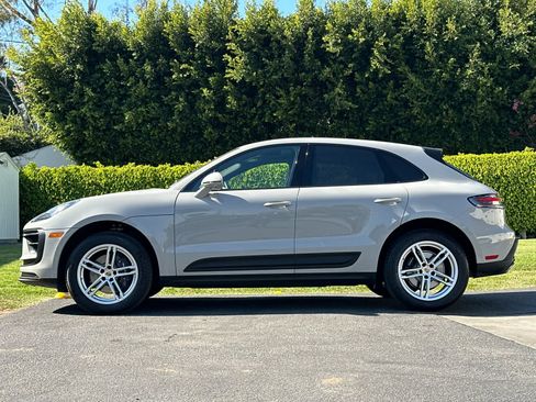 Certified 2025 Porsche Macan image 2