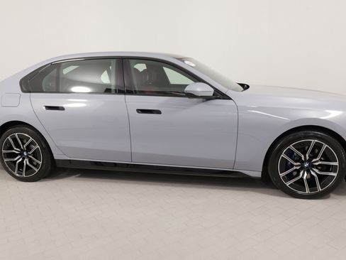 Used 2024 BMW 740i xDrive image 7