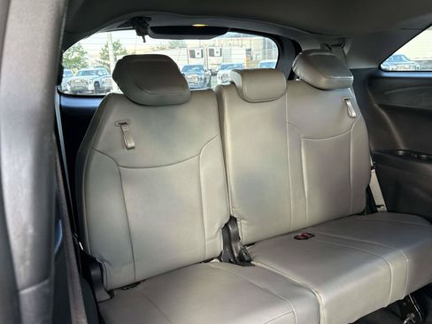 Used 2025 Toyota Sienna XLE FWD image 16