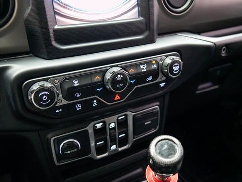 Used 2018 Jeep Wrangler Unlimited Sport S image 29