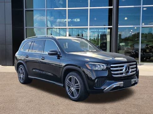 Used 2025 Mercedes-Benz GLS 450 4MATIC image 3