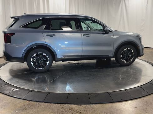 Certified 2025 Kia Sorento S image 9