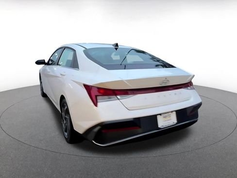 Used 2025 Hyundai Elantra SEL image 12