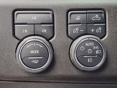 Used 2025 Chevrolet Silverado 2500 LT w/ Safety Package image 9