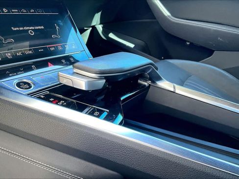 Used 2023 Audi e-tron Premium Plus w/ Premium Plus Package image 16