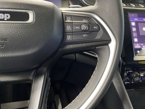 Certified 2024 Jeep Grand Cherokee Laredo X image 20