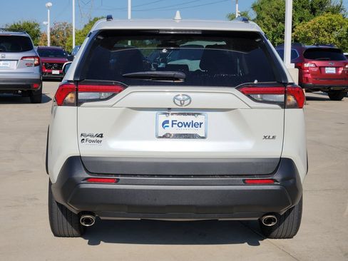 Used 2021 Toyota RAV4 XLE Premium FWD image 6
