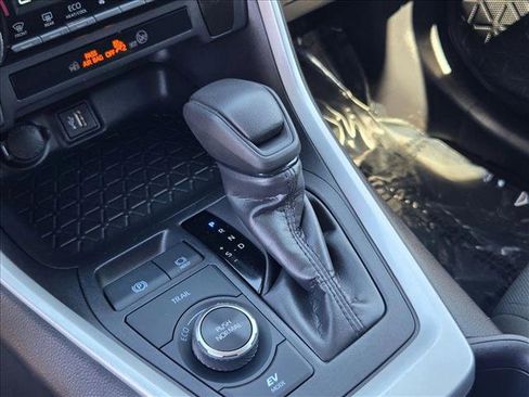 Used 2025 Toyota RAV4 XLE image 12