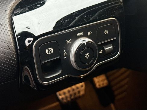 Used 2020 Mercedes-Benz CLA 250 image 10