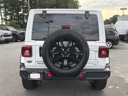Used 2025 Jeep Wrangler Unlimited Sahara AWD/4WD image 6