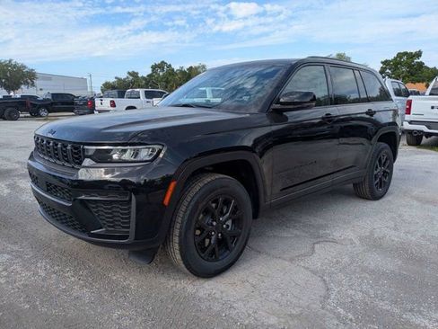 New 2026 Jeep Grand Cherokee Altitude image 7