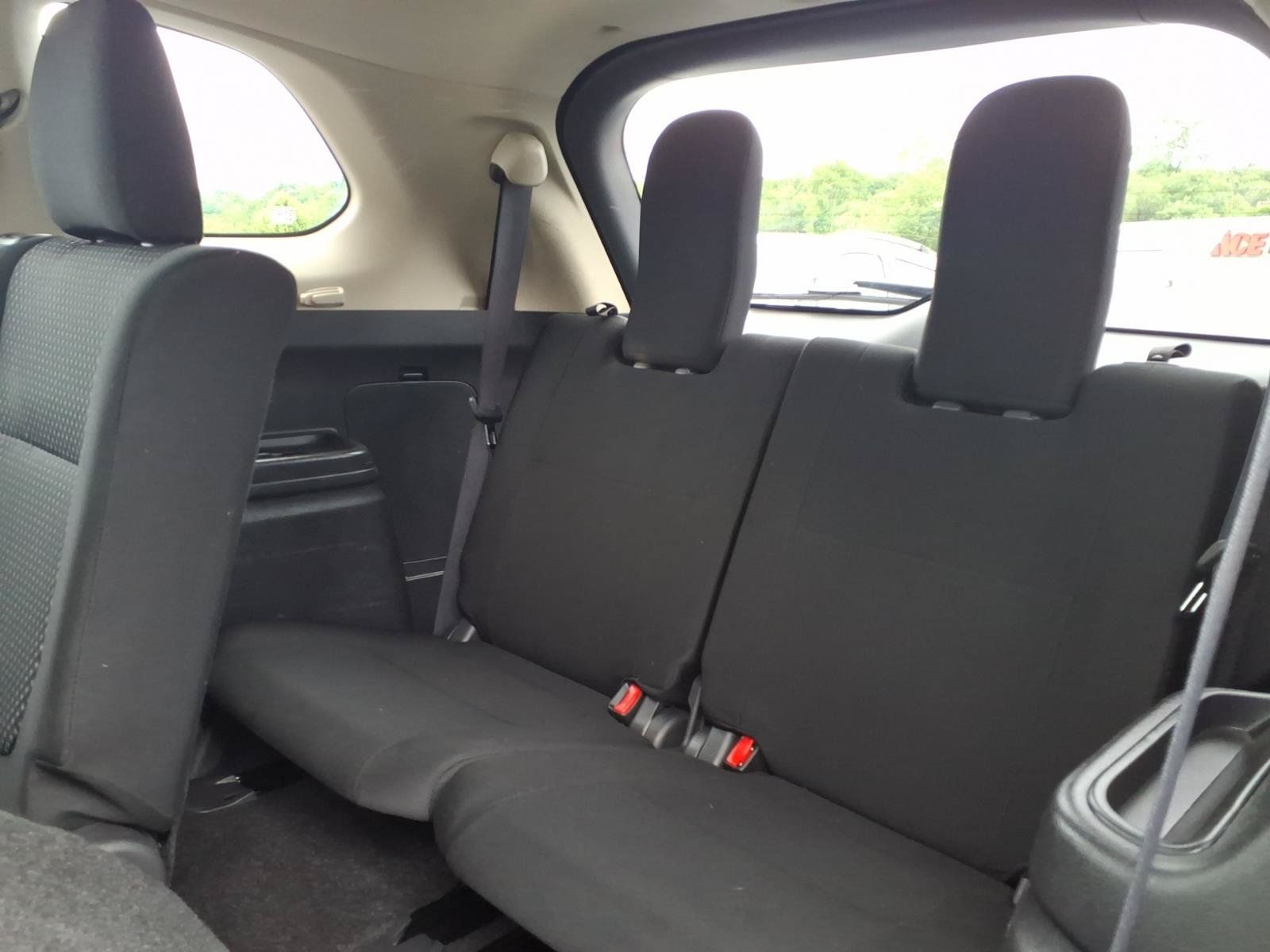 Used 2017 Mitsubishi Outlander SE AWD/4WD image 9