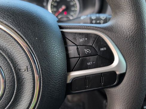Used 2023 Jeep Renegade Latitude AWD/4WD image 28