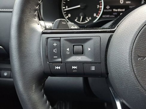 Used 2024 Nissan Pathfinder SL AWD/4WD image 23